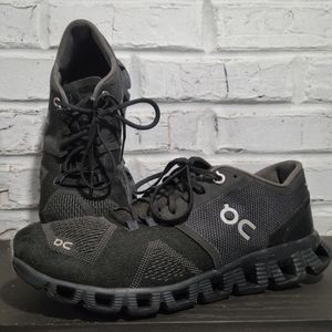 Black ON Cloud Shoes Women's size 8